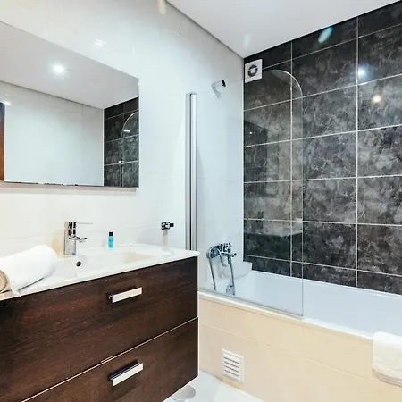 23: Stunning Apartment, Great Location